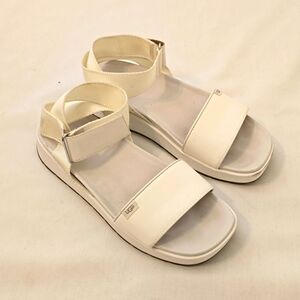 White UGG Lennox Sandal Size 8( see measurements)